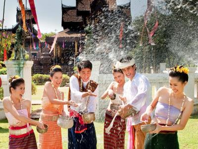 Khám phá Lễ hội té nước Songkran cực kỳ hấp dẫn ở Thái Lan